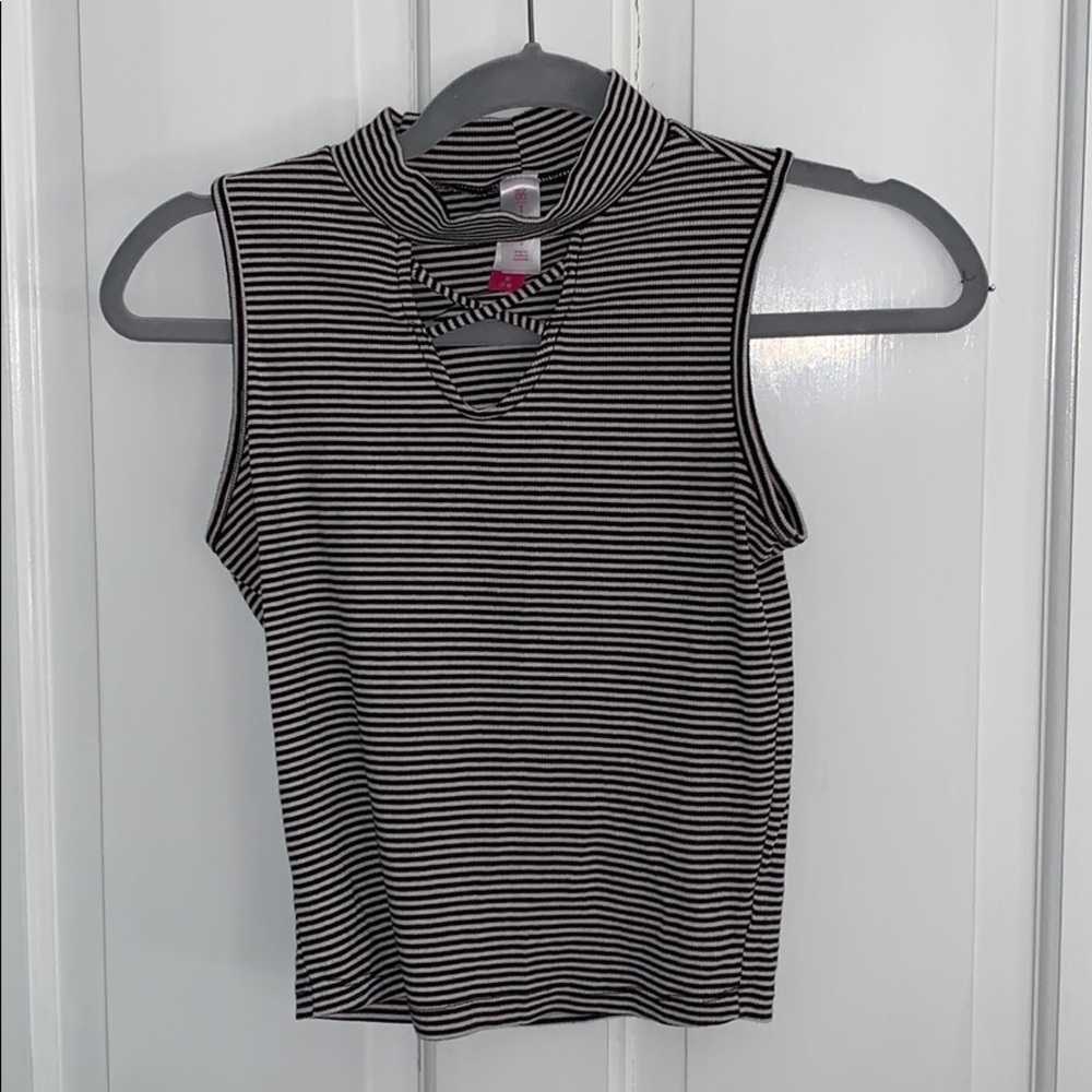 Sleeveless stripped shirt, high neck